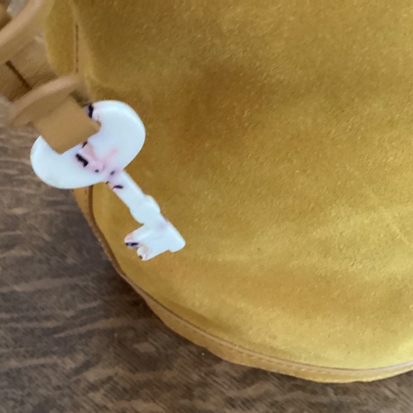 Fossil Gold Suede Bucket Bag - Great for Fall! - Picture 4 of 6